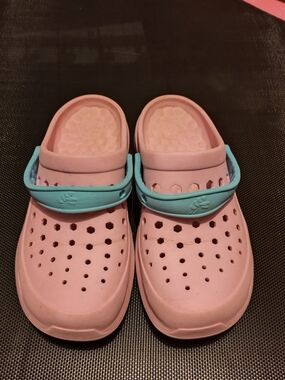 Joybees Crocs ' Size J4 Pink Slip-On Sandal Clogs with Light Blue Heel Strap